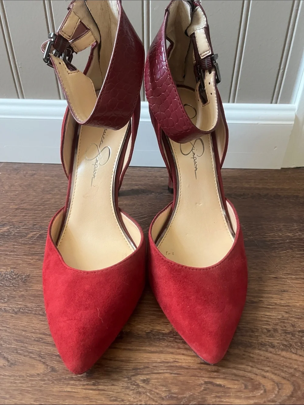 Gorgeous like new Jessica Simpson Crimson Pointed-Toe Ankle-Strap Heels